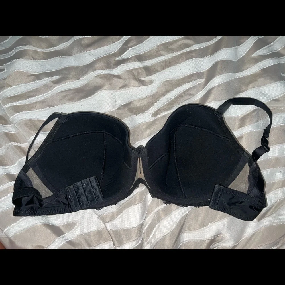 Black and Tan Laced Bra - Picture 2 of 2